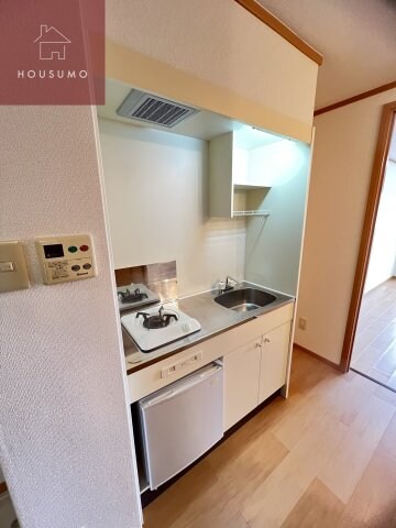 物件内観写真5　(コンパクトなキッチンで掃除もラクラク)