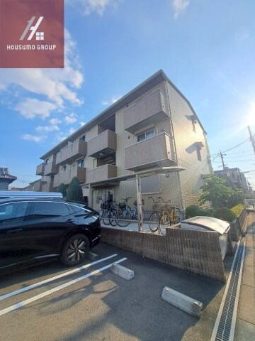 物件外観写真1　(きれいな外観です)