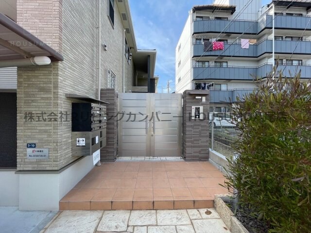 物件外観写真2　(毎日通るエントランスはこのようになっています)