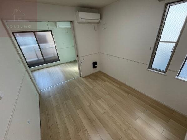 物件内観写真5　(リビングです)