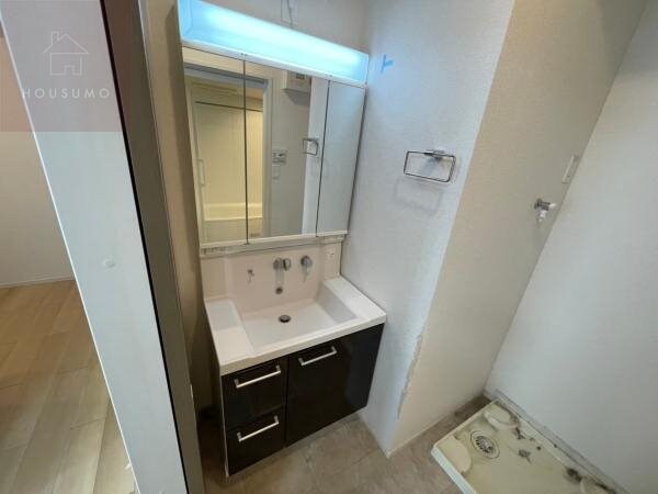 物件内観写真21　(独立洗面台あり、毎朝おしゃれに忙しい女性の方におすすめです)