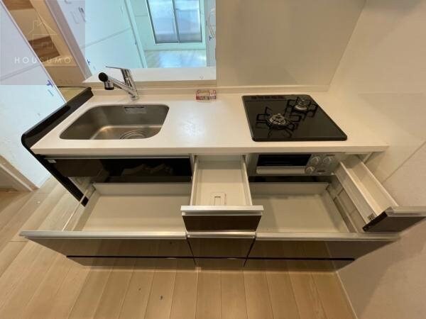 物件内観写真25　(コンパクトなキッチンで掃除もラクラク)