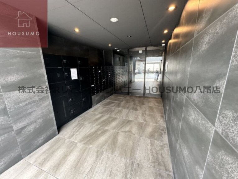 物件外観写真2　(ゆとりのあるロビーです)