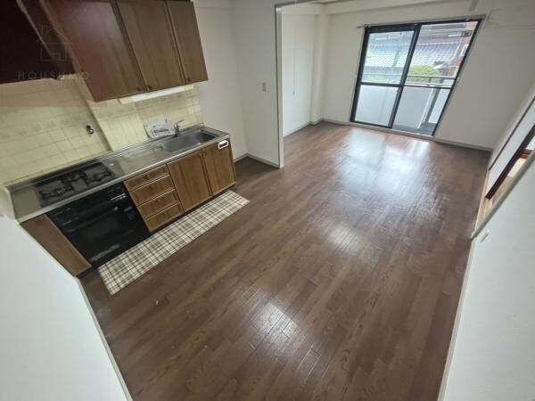 物件内観写真5　(ゆったり過ごせる居間です)