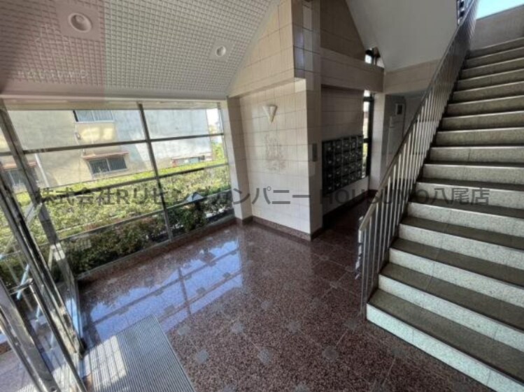 物件外観写真3　(落ち着いたロビーです)