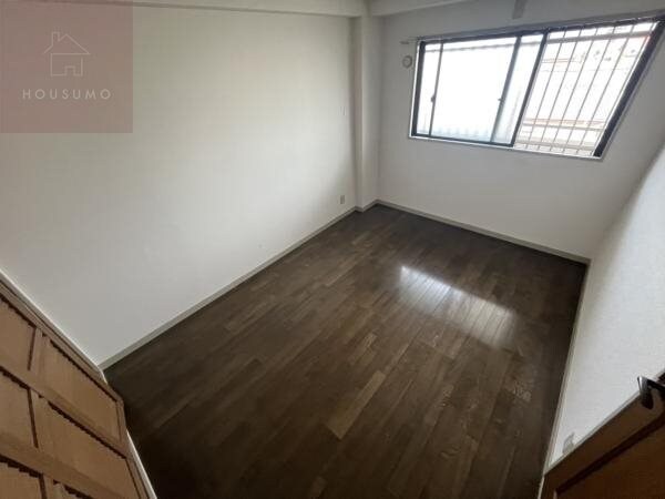 物件内観写真8　(使い勝手のいい寝室です)