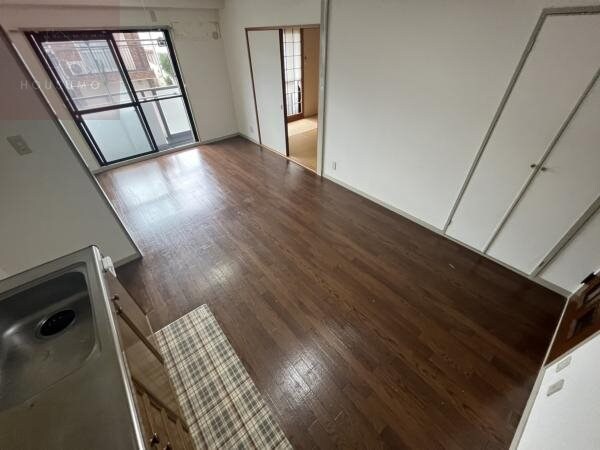 物件内観写真16　(こちらの居間で趣味の時間をお楽しみください)