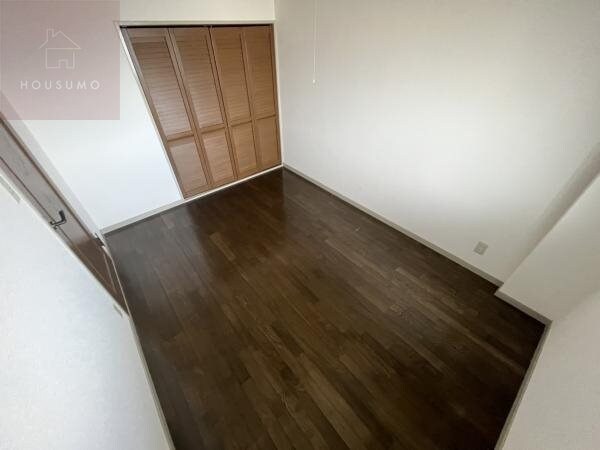 物件内観写真29　(開放的な寝室です)