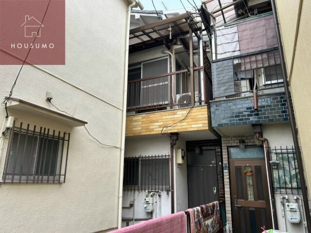 物件外観写真1　(落ち着いた雰囲気の外観です)