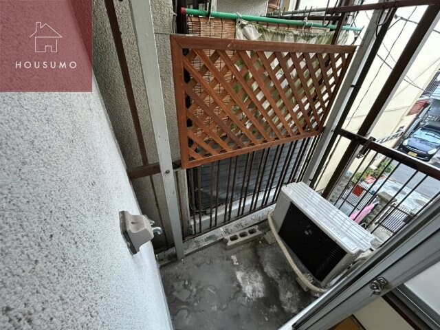 物件内観写真11　(開放的で明るい空間を演出してくれるバルコニーです)