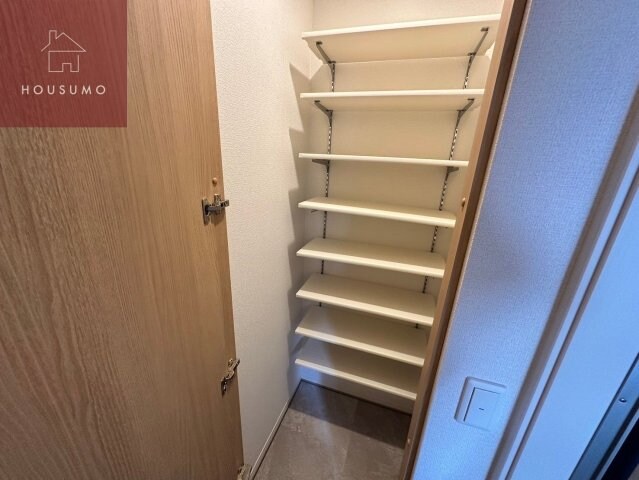 物件内観写真19　(便利な収納スペースです)