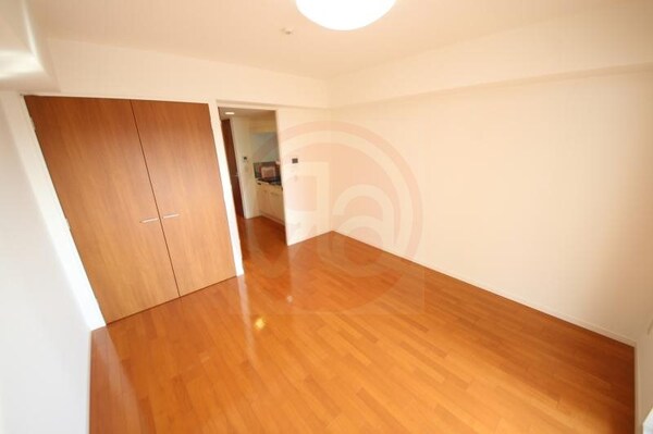 寝室(落ち着いて過ごせるお部屋なので、寝室にいかがでしょうか)