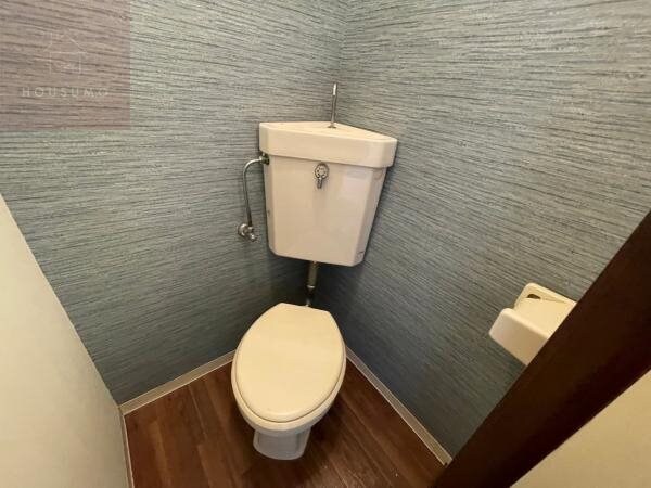 物件内観写真8　(落ち着いた色調のトイレです)