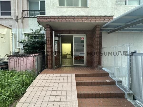 物件外観写真2　(毎日通るエントランスはこのようになっています)