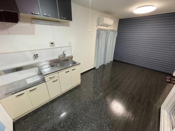 物件内観写真25　(おしゃれな居間です)