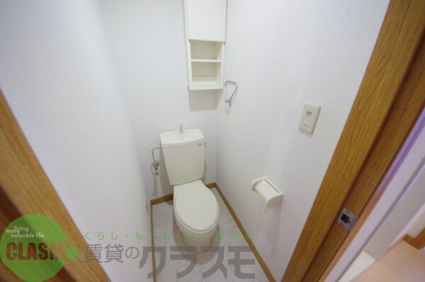 トイレ(落ち着いた色調のトイレです)