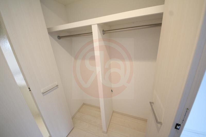 物件内観写真17　(大きなスペースがあり、収納には困りません)