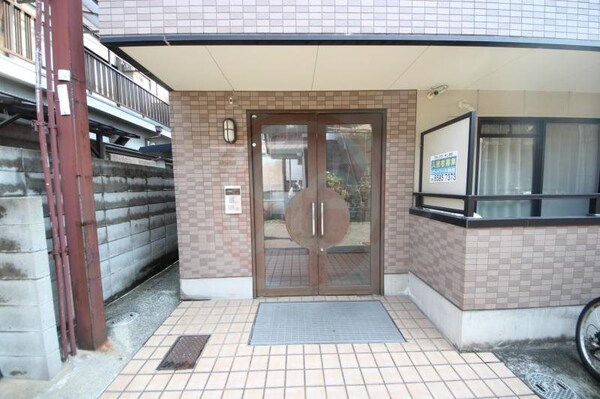 エントランス(清潔なエントランスです)