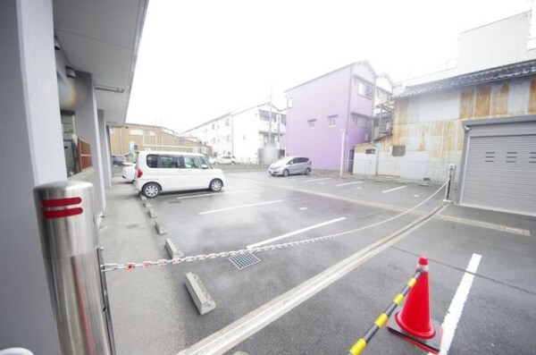 駐車場(駐車場があるので、車を買う予定の方も安心です)