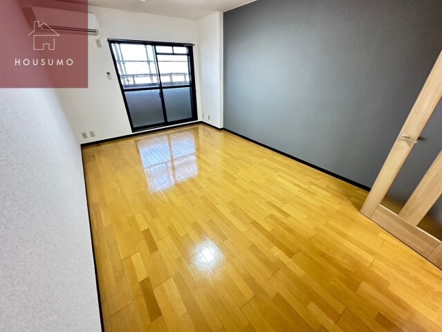 物件内観写真4　(ゆったり過ごせる居間です)