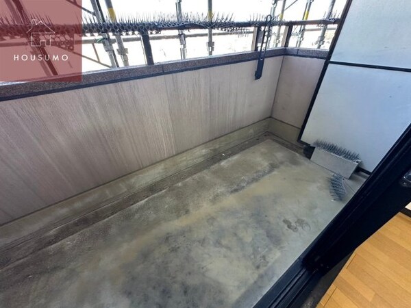 バルコニー(外からの目が気にならないバルコニーで洗濯物が干せます)