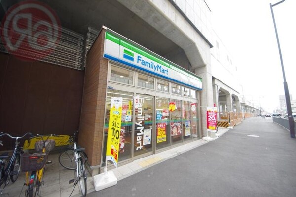 周辺環境(ファミリーマート京屋河内花園駅前店 379m)