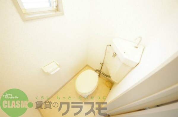 トイレ(落ち着いた色調のトイレです)