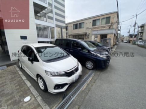 物件外観写真2　(駐車場に車を止められます)