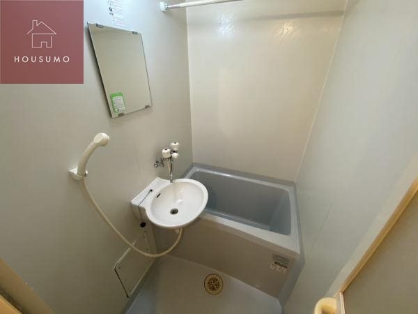 物件内観写真6　(日々の疲れを癒すお風呂付です)