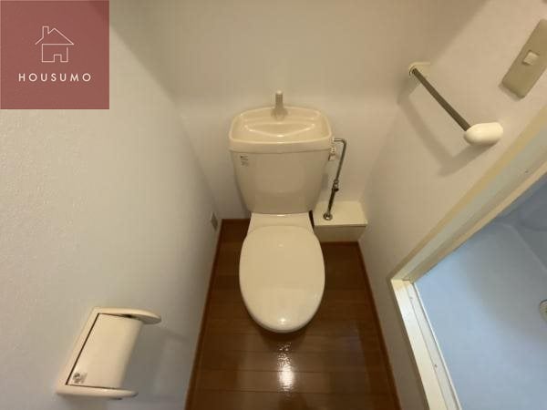 物件内観写真8　(落ち着いた色調のトイレです)