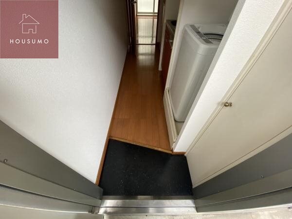 物件内観写真9　(明るい玄関です)