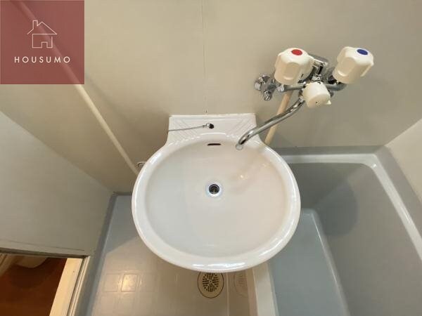 物件内観写真16　(ゆったりとスペースのある洗面所)