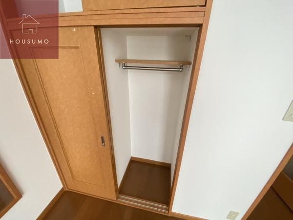 物件内観写真17　(たっぷりとした収納スペースです)