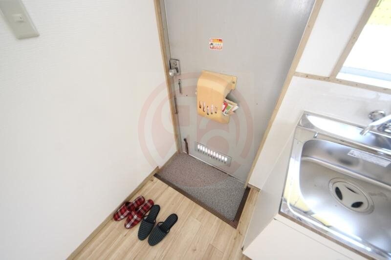 物件内観写真28　(収納もある玄関です)