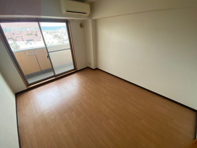 物件内観写真6　(こちらのリビングで趣味の時間をお楽しみください)