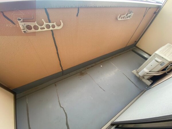 バルコニー(清潔感のあるトイレです)