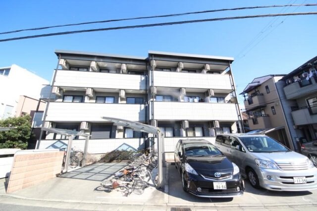 物件外観写真1　(落ち着いた雰囲気の外観です)