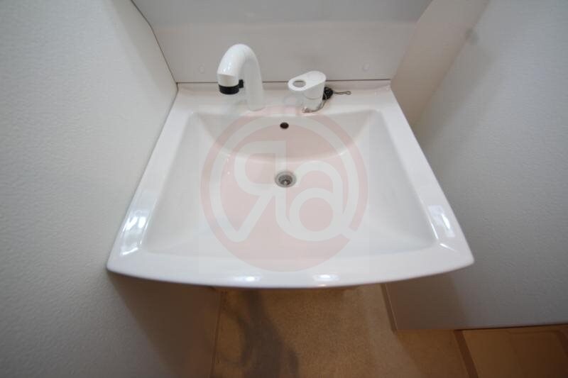 物件内観写真19　(広い洗面スペース)