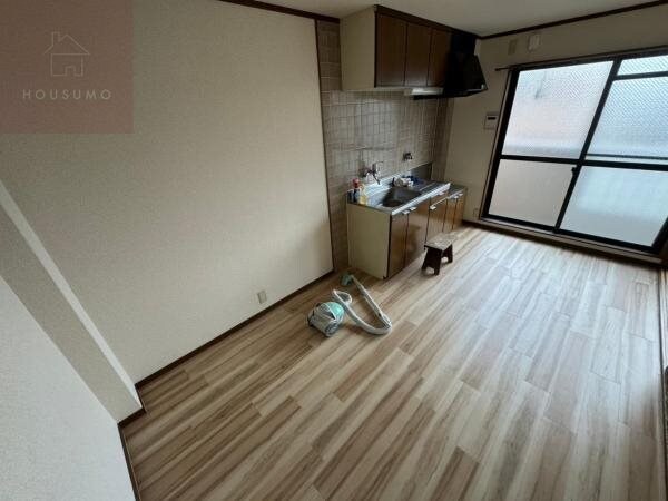 物件内観写真4　(ゆったりとしたリビングです)