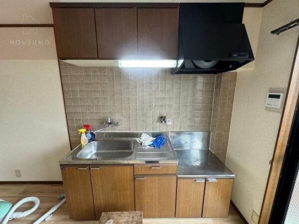 物件内観写真5　(コンパクトなキッチンで掃除もラクラク)