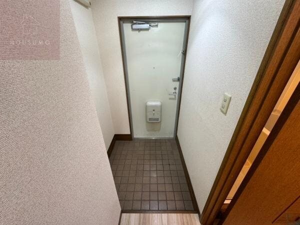 玄関(収納もある玄関です)