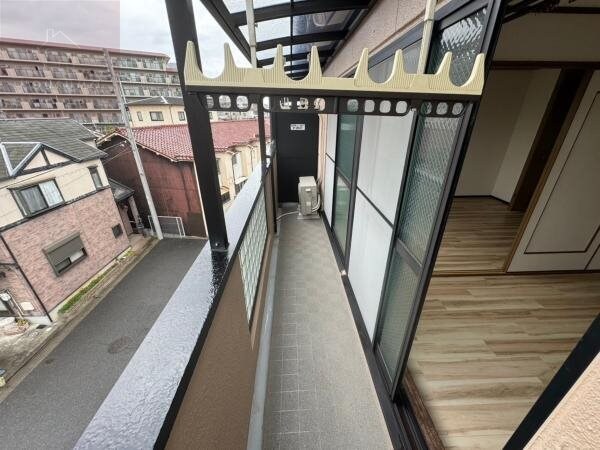 物件内観写真12　(暖かな日差しのふりそそぐバルコニー)