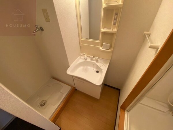 洗面・脱衣所(コンパクトで使いやすいお風呂です)