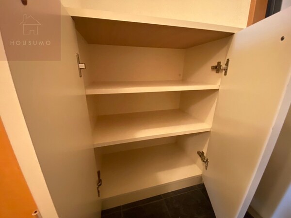 収納(落ち着いて過ごせるお部屋なので、寝室にいかがでしょうか)