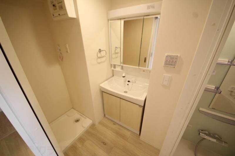 物件内観写真18　(ゆったりとスペースのある洗面所)