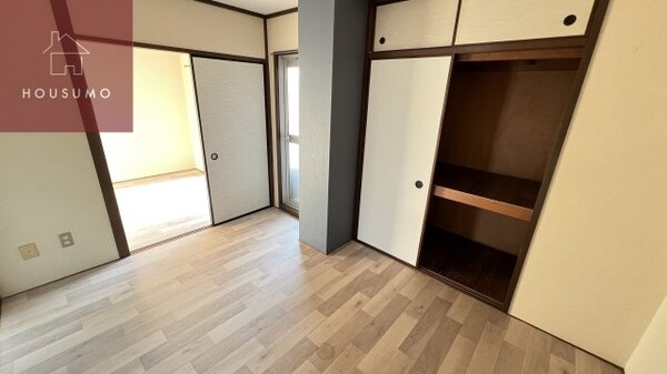 洋室(落ち着いた色調の洋室です)