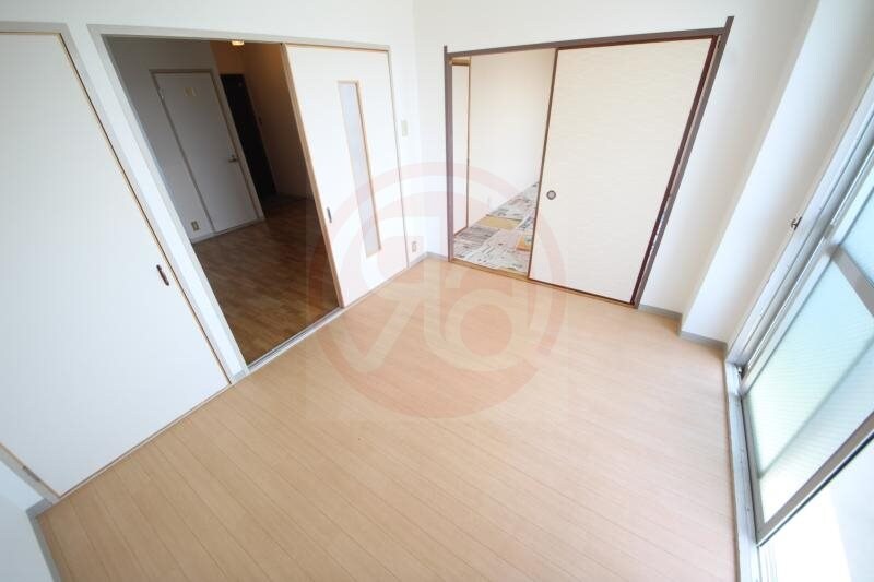 物件内観写真5　(こちらの居間で趣味の時間をお楽しみください)