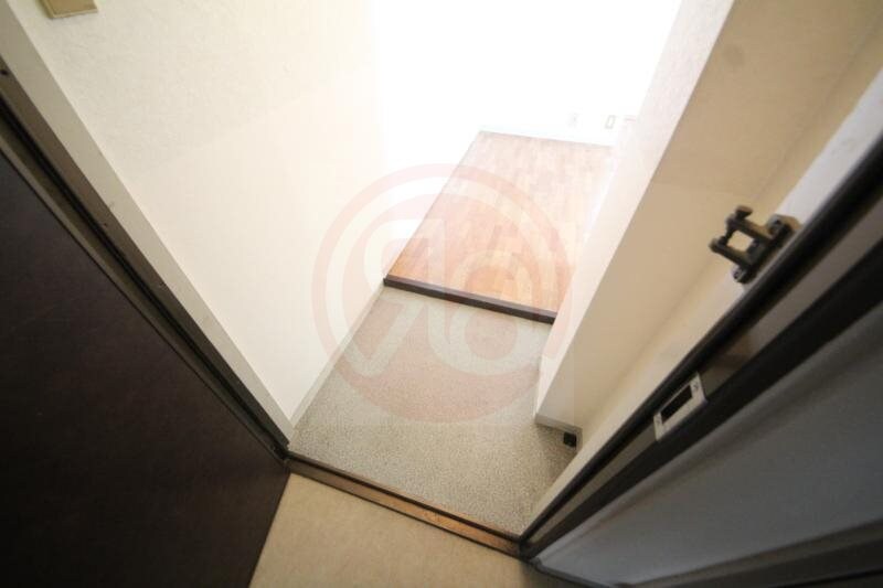 物件内観写真12　(明るい玄関です)