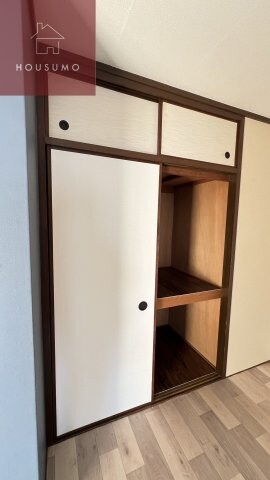 物件内観写真17　(小物を収納するのに便利です)