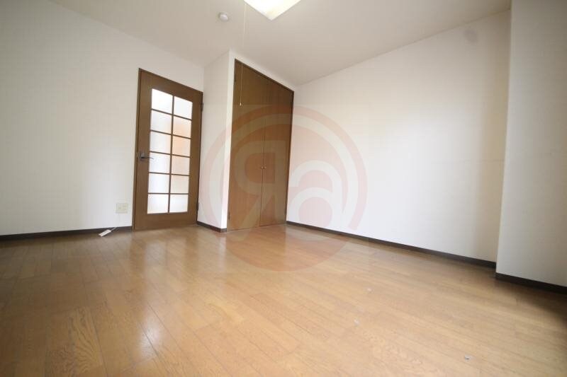 物件内観写真13　(個人の部屋や寝室として使える洋室です)